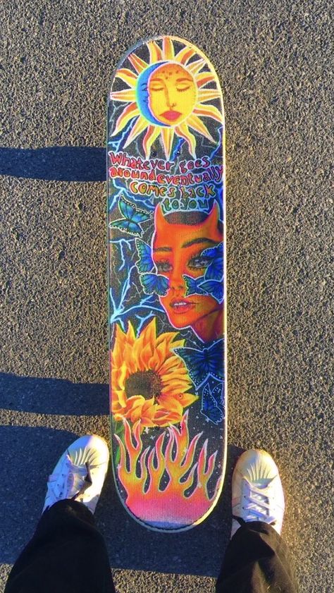 Skateboard Diy Paint, Skateboard Deck Art Diy, Skateboard Design Diy Paint, Skateboard Art Design Ideas, Skateboard Decks Design, Skateboard Design Ideas, Painted Skateboard Decks, Skateboard Painting Ideas, Custom Skateboard Art