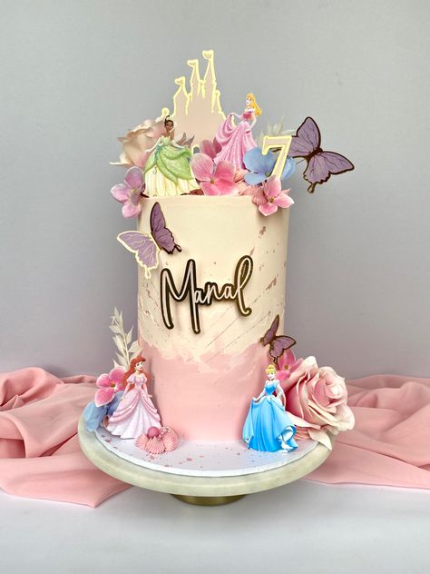 Disney Princess Cake, Valentines Baby Shower, Princess Theme Birthday, Prince Birthday, Princess Birthday Cake, Princess Theme Party, 1st Birthday Cakes, Castle Cake, Beautiful Birthday Cakes