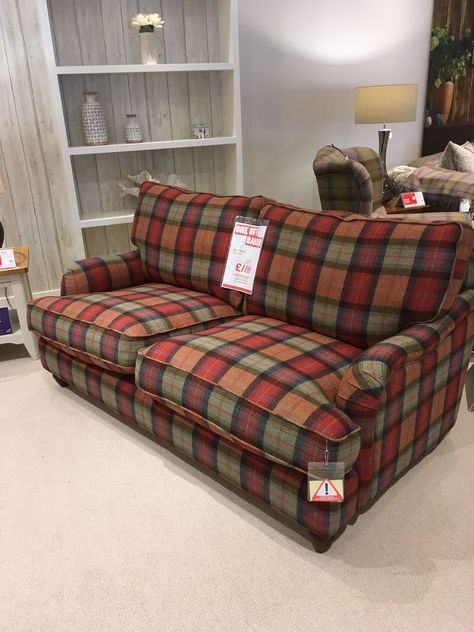 Cabin Sofa, Plaid Couch, Checked Sofa, Plaid Sofa, Pretty Furniture, Log Home Decorating, Couch Upholstery, Comfy Couch, Apartment Decor Inspiration