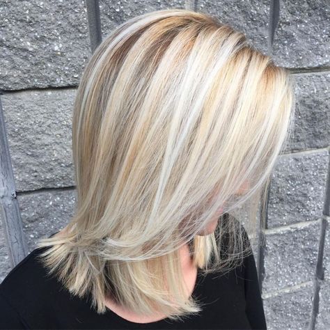 Shoulder-Length Blonde Hairstyle #BlondeHairstylesforWomen Shoulder Length Hair Blonde, Medium Fine Hair, Shoulder Length Blonde, Middle Hair, Blonde Hairstyle, Hair Issues, Choppy Bob Hairstyles, Shoulder Hair, Blowout Hair