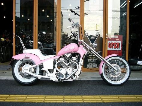 this is the way to be badass and be a girl Shadow Motorcycle, Pink Vehicles, Motocykle Harley Davidson, Pink Helmet, Pink Motorcycle, Motos Harley, Motorcycle Aesthetic, Pretty Bike, Harley Bikes