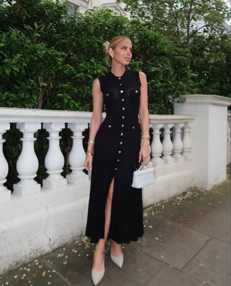 Old Money Dress, Money Dress, Knitted Maxi Dress, Date Night Outfit Ideas, Night Outfit Ideas, Elegant Outfit Classy, Timeless Outfits, Black Dress Outfits, Sofia Richie