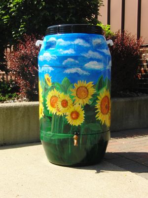 painted rain barrel Plastic Barrel Ideas, Decorative Rain Barrels, Painted Trash Cans, Rain Barrel System, Barrels Diy, Soil And Water Conservation, Barrel Projects, Rain Barrels, Water Barrel