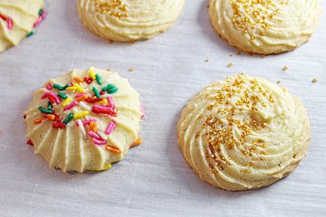 Chef Tess Bakeresse: New York Bakery-Style Italian Butter Cookies Sand Cookies Recipe, Italian Cookie Recipe, Italian Butter, Tea Cookie, Italian Butter Cookies, Butter Tea, Italian Cookie Recipes, Italian Bakery, Cookie Bakery