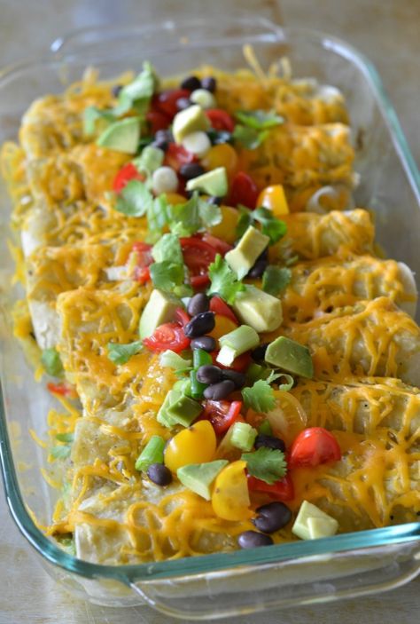 Avocado Enchiladas | mountainmamacooks.com #TacoTuesday Enchiladas Vegetarian, Avocado Enchiladas, Enchiladas Easy, Bean Enchiladas, Mountain Mama, Cooked Chicken, Avocado Recipes, Dinner Idea, Vegetarian Dinner