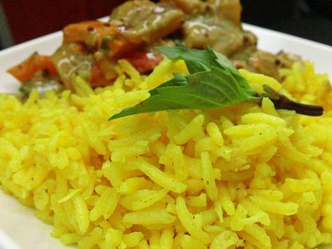 Indonesian Yellow Rice, Indonesian Rice Recipe, Indonesian Rice, Yellow Rice Recipes, Yellow Rice, Rice Dish, Healthy Kitchen, Dinner Is Served, Indonesian Food