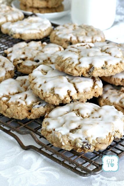 Grateful Prayer, Iced Oatmeal Cookies, Oatmeal Raisin Cookies Chewy, Dessert Cookies, Cookie Brownie Bars, Oatmeal Cookie Recipes, Thankful Heart, Oatmeal Raisin Cookies, Raisin Cookies