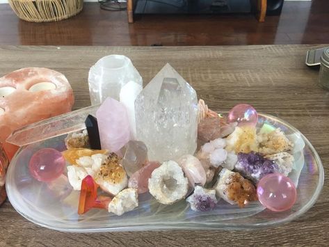 Crystal Vibes Aesthetic, Holistic Aesthetic, Crystal Room, Crystal Vibes, Crystal Altar, Crystal Aesthetic, Spiritual Crystals, Pretty Rocks, Cool Rocks