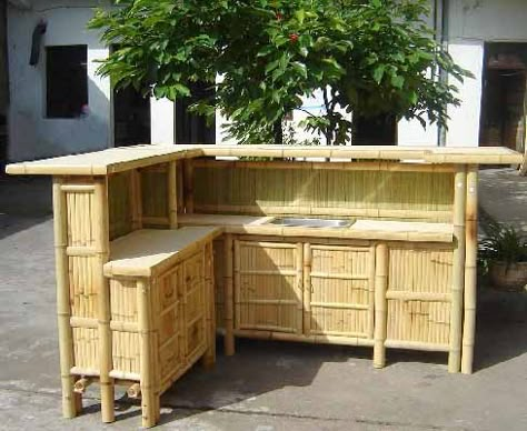 Recessed Bamboo Bar Counter Bamboo Bar Design, Bamboo Tiki Bar, Bamboo Counter, Tiki Bar Stools, Bamboo Furniture Diy, Outdoor Tiki Bar, Bamboo Furniture Design, Bar Counter Design, Bamboo Building