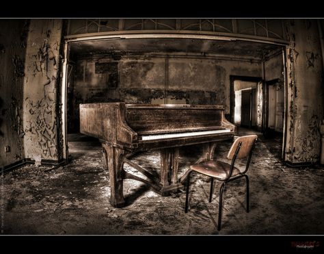 UE Abandoned Sanatorium "E" | Flickr - Photo Sharing! Fallout Party, Piano Painting, Old Piano, Piano Lessons For Beginners, Abandonment Issues, Piano Art, Old Pianos, Forgotten Places, Photo Prompts