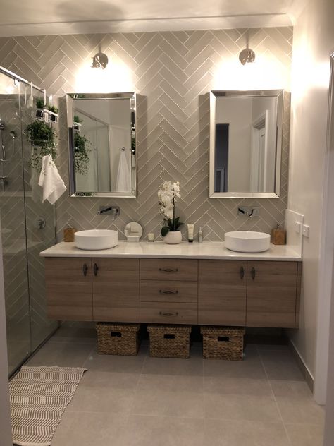 Beige Herringbone Tile Bathroom, Herringbone Tiles Bathroom, Bathroom Herringbone Tile, Bathroom Herringbone, Herringbone Bathroom, Herringbone Tile Bathroom, Small Bathroom Renos, Bathroom Inspo Interior Design, National Tiles