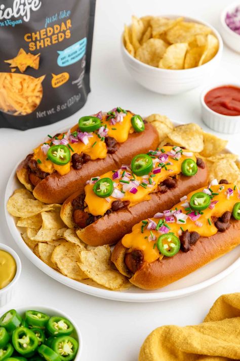 Vegan Chili Cheese Fries, Vegan Chili Dogs, Bacon Cheese Fries, Lunchtime Meals, Vegan Food Truck, Vegan Hot Dog, Chili Cheese Dogs, Healthy Journey, Chili Cheese Fries