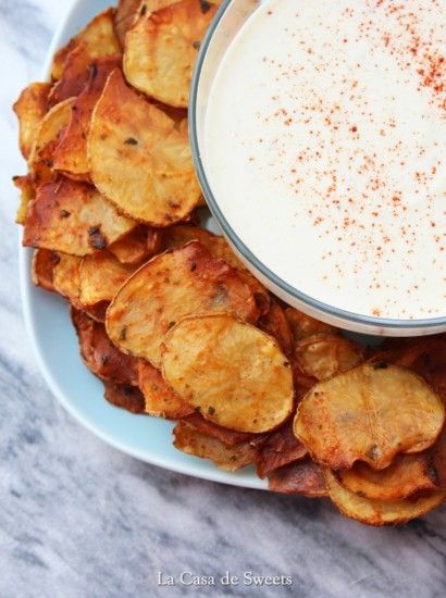 Smoked Paprika Potato Chips with Honey Mustard Yogurt Dip Thanksgiving Posts, Honey Dip, Honey Mustard Dip, Yoghurt Dip, Mustard Dip, Yogurt Honey, Spicy Mustard, Paprika Potatoes, Honey Yogurt