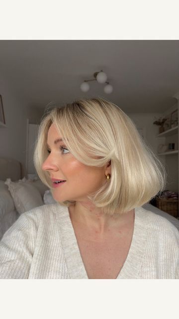 Layered Bouncy Bob, Bouncy Blonde Bob, Blow Dry Round Brush Style, Bob Blow Dry, Blow Dry Styling, Laura Byrnes Instagram, Laura Byrnes Hair, Round Brush Blowout Short Hair, Bouncy Blow Dry Short Hair