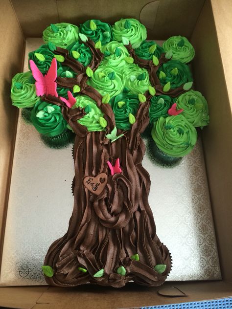 Butterfly Cupcake Tree Family Tree Cupcake Cake, Tree Cupcakes, Tree Birthday Cake, Fairy Cupcake Cake, Adoption Cupcakes, Tree Cake Ideas, Butterfly Pull Apart Cupcakes, Pull Apart Cupcake Cake Birthday, Family Reunion Cakes