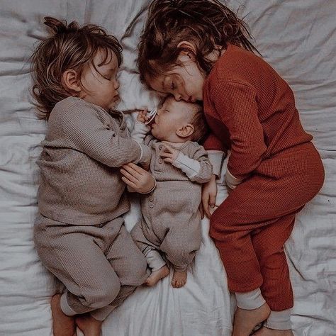 Cute Siblings Aesthetic, 2 Under 2 Aesthetic, Family Aestethic, Newborn Photo Pose, Sibling Photography, Sibling Photos, Future Mom, My Future, Cute Family