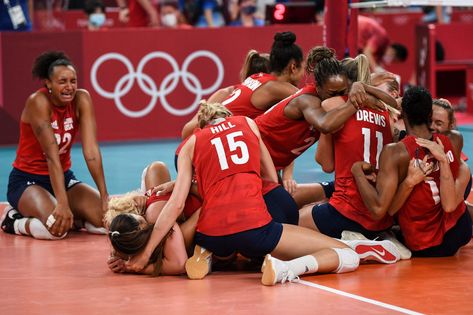 Olympic Volleyball Players, Usa Volleyball Team, Olympic Volleyball, Swimming Medals, Gymnastics Events, Olympic Track And Field, Usa Volleyball, Indoor Volleyball, Swimming Women