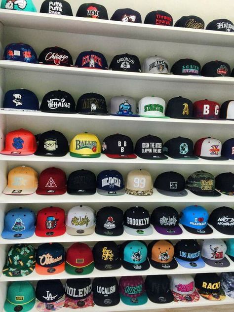 Hat Rack Ideas, Diy Hat Rack, Cowboy Hat Rack, Custom Fitted Hats, Swag Hats, Dope Hats, Hat Aesthetic, Cap Display, New York Vintage