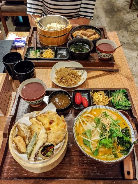 Vegan Taipei Guide | Best Restaurants & Cafes For Vegan Food Taipei Restaurant, Taipei Food, Pineapple Bun, Vegan Cafe, Vegan Bakery, Taiwan Travel, Vegan Foodie, Vegan Restaurants, Taipei Taiwan