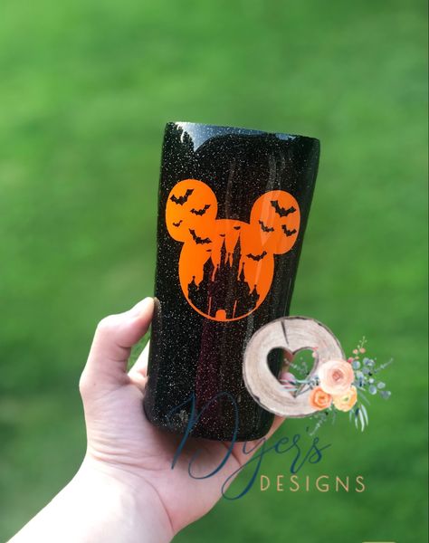 Silhouette Glasses, Tumblers Ideas, Halloween Disney, Halloween Tumbler, Glitter Tumblers, Disney Castle, Disney Character, Disney Halloween, Tumbler Cups