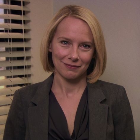 the office | holly flax | aesthetic icons Holly Flax The Office, Holly The Office, Holly Flax, Office Icon, Office Color, Office Colors, Interesting Faces, The Office, Favorite Tv Shows