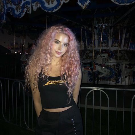 torie on Instagram: “hi i’m reposting with a diff caption pls don’t fight me. but anyways this was taken in september but i just got over how shiny i look so…” Dye My Hair, Useful Tips, Hair Inspo Color, Rainbow Hair, Dream Hair, Hair Color Trends, Great Hair, Best Fashion, My Eyes