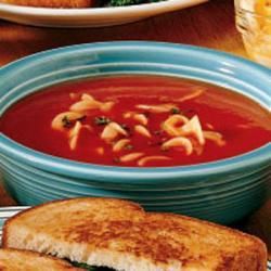 This homemade tomato soup is super easy to make and tastes better than anything you can pour out of a can.  Add a grilled cheese sandwich, and you've got the ultimate comfort food. Stroganoff Soup, Dairy Free Tomato Soup, Tomato Juice Recipes, Canned Tomato Juice, Narragansett Rhode Island, Cream Of Tomato, Cream Of Tomato Soup, Tomato Soup Easy, Tomato Soup Homemade