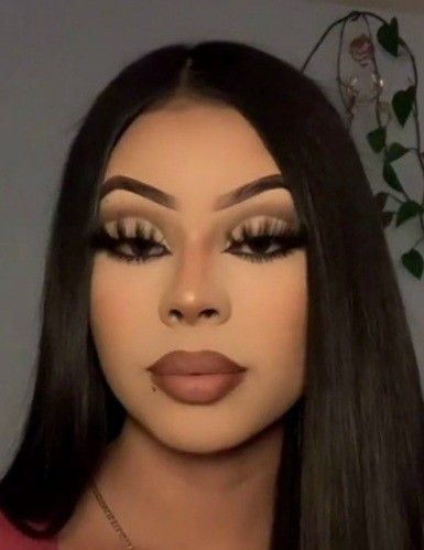 Baddie Makeup Looks Glam, Cholo Makeup, 90s Chola Makeup, Chola Style Makeup, Buchona Makeup Looks, Chicana Makeup 90s, Chicano Makeup, Makeup Chola, Pink And Brown Eyeshadow