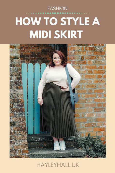 Pleated Midi Skirt Plus Size, Black Pleated Skirt Outfit, Style A Midi Skirt, Midi Skirt Plus Size, Plain Black Tee, Black Pleated Midi Skirt, Midi Skirts Style, Pleated Skirt Outfit, Statement Skirt