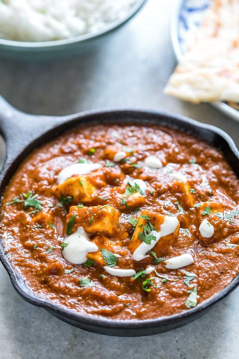 Here's an easy recipe for the perfect restaurant style paneer butter masala for all you paneer (cottage cheese) lovers! I love serving this with parathas and jeera rice. It's always a hit with family and guests! Butter Paneer Masala, Paneer Lababdar, Manchurian Gravy, Butter Paneer, Butter Masala Recipe, Yogurt Curry, Paneer Butter Masala, Paneer Makhani, Desi Khana