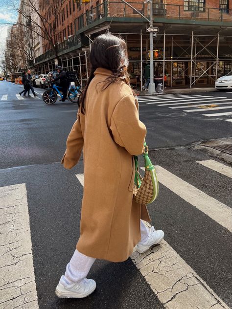 Gucci Half Moon Bag Outfit, Vintage Gucci Bag Outfit, Gucci Bag Outfit Street Styles, Vintage Bag Outfit, Gucci Canvas Bag, Hobo Bag Outfit, Gucci Bag Outfit, Vintage Gucci Bag, Gucci Hobo Bag