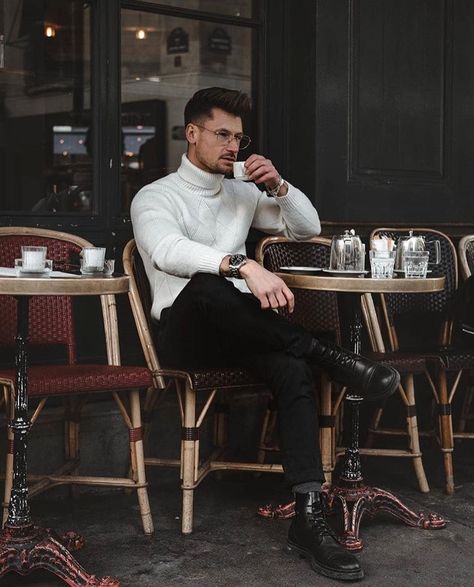 Casual Outfits For Men Winter, Outfits For Men Winter, Mens Clothing Styles Casual, Streetwear Men Outfits Street Fashion, Casual Outfits For Men, Man Cafe, Men Fashion Photoshoot, Mens Photoshoot Poses, Portrait Photography Men