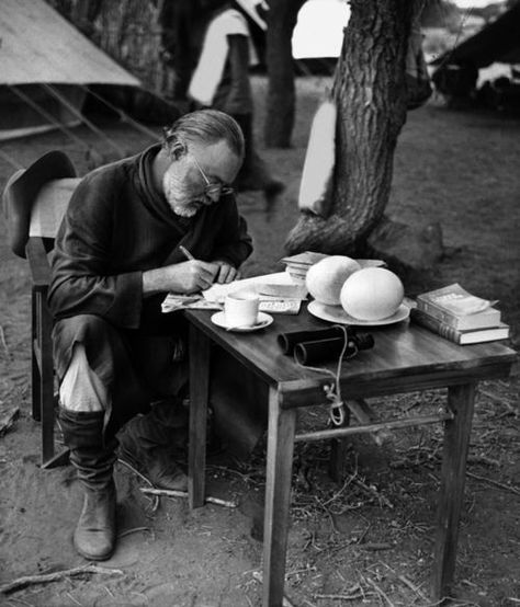 Hemingway Style, Ernst Hemingway, Earnest Hemingway, People Watching, Writers And Poets, Writing Space, Writers Write, Book Writer, Socrates