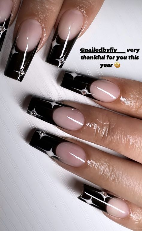 Black Diamond Nail Designs, Twinkle Nails Acrylic, Business Acrylic Nails, Black And Red Prom Nails Simple, Stilleto And Square Nails Together, Baddie Nail Art Medium Length, Acrylic Nail Inspo Aesthetic, Nails Acrylic Spooky, Baddie Nail Art Designs