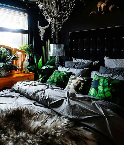 Loving the orange black and green Punk And Green Bedroom, Black Bedroom Green Accents, Orange Black And Green Bedroom, Emerald Green Room Ideas, Emerald Green Room, Emerald Green Room Ideas Bedroom, Black And Emerald Bed Room, Emerald Green Bedroom, Green Room Ideas