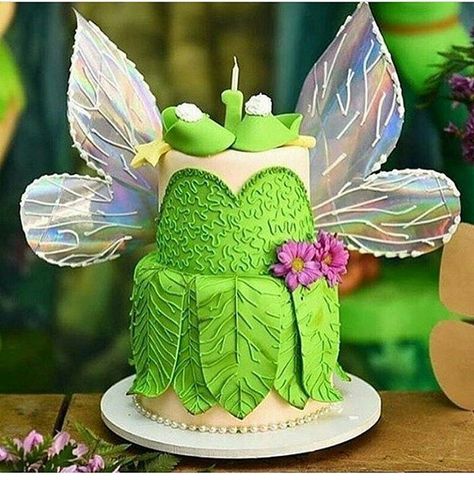 #TinkerBell👼🌟🍃.....Spotted this BEAUTIFUL Cake Inspiration.. Double Tap if You Love this 💛💚💛💚💞💞#Cakebakeoffng #CboCakes #Instalove #Likeforlike #AmazingCake #CakeInspiration Tinker Bell Birthday Party, Tinker Bell Party, Tinker Bell Birthday, Tinkerbell Birthday Cakes, 4de Verjaardag, Fairy Birthday Cake, Tinkerbell Cake, Peter Pan Party, Peter Pan And Tinkerbell