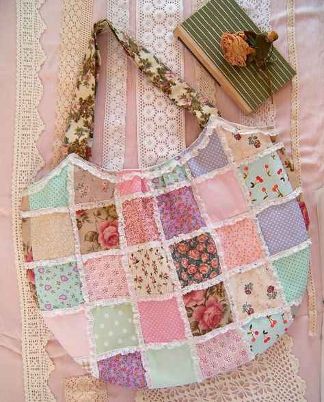 Shabby Chic Bags, Shabby Chic Quilts, Rose Tote Bag, Pink Patchwork, Quilt Bag, Patchwork Tote Bags, Pastel Vintage, Chic Quilts, Shabby Chic Pink