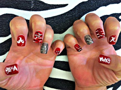 Alabama Nails Alabama Football Nails, Alabama Nail Art, Nail Tech License, Alabama Nails, Football Nail Designs, Football Nail Art, College Nails, Football Nails, Bama Girl