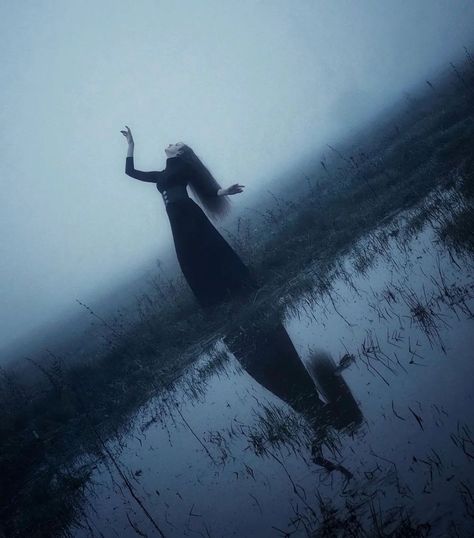 Mist Aesthetic Dark, Mystic Arts Aesthetic, Woman In Black, Witchcraft Photography, Dark Fantasy Photoshoot, Dark Ethereal Photography, Mystical Photography, Witch Photography, Dark Fantasy Photography