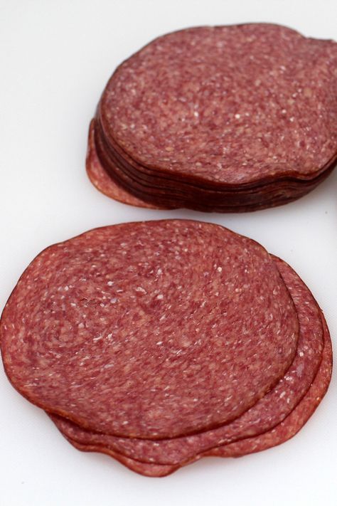 This well known American sausage has its roots in the town of Lebanon, Pennsylvania, where it was made by German settlers. Lebanon Bologna is a semi-dry, fermented, heavily smoked, all-beef sausage which is not cooked. The traditional process (no starter cultures) calls for curing beef at 4-6º C (40-43º F) for 10 days. Lebanon Bologna Recipe, German Bologna Recipe, Sweet Lebanon Bologna Recipe, Deer Bologna Recipe, German Bologna, Butcher Recipes, Homemade Bologna, Lebanon Bologna, Kosher Rules