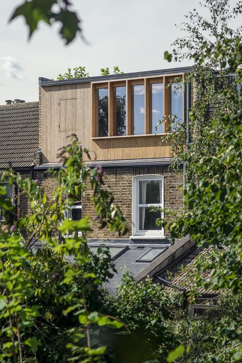 Single Story Side Extension, Flat Roof Window Ideas, Victorian Side Extension, Roof Conversion Ideas, Loft Conversion London, Cottage Extensions Uk, Loft Extension Ideas, Loft Conversion Exterior, Loft Conversion Uk