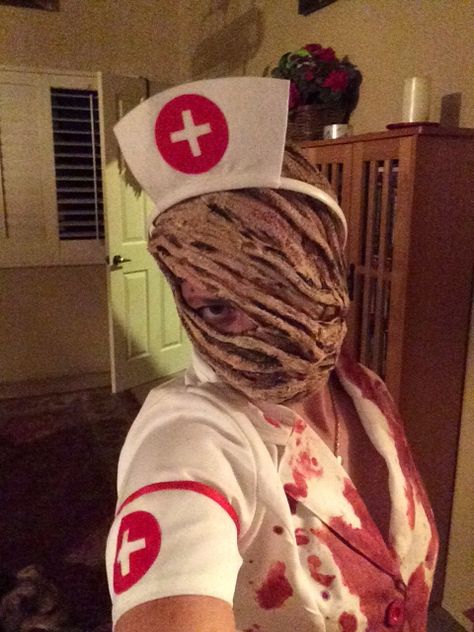 Me wearing my silent hill nurse diy mask after I painted it. Silent Hill Nurse Costume, Silent Hill Nurse, Asylum Halloween, Nurse Costume, Diy Halloween Projects, Costume Masks, Halloween Yard, Silent Hill, Costume Mask