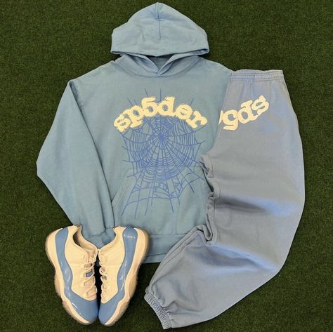 Streetwear Inspo Men, Suit Outfit Men, Blue Sweatshirt Outfit, Boys Outfits Aesthetic, Spider Worldwide Hoodie, Sweat Suits Outfits, Air Jordan Outfit, Tough Clothes, Fire Clothes