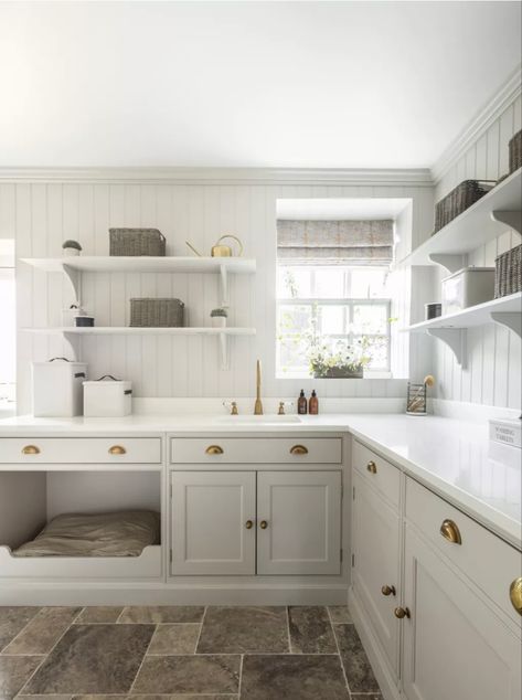 Utility Room Inspiration, Luxury Hotel Bathroom, Boot Room Utility, Downstairs Wc, Utility Room Designs, Armac Martin, Luxe Living Room, Laundry Room Layouts, Boot Room