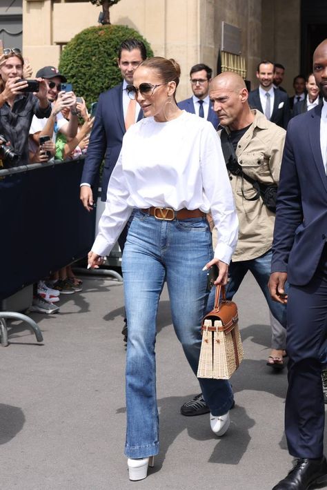 Celebrity Style Jeans, Celebrity Jeans, Style Flare Jeans, Jean Trends, Celebrity Street Style, Ben Affleck, Looks Chic, Classic Outfits, 2000s Fashion