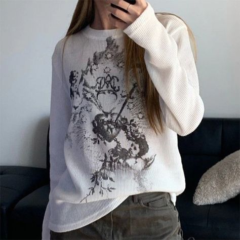 Vintage Grunge Print Ribbed Long Sleeve Tee Long Sleeve Graphic Tees Outfit, Modern Oc, Tees Outfit, Jeans Shopping, Peony Aesthetic, Long Sleeve Shirt Outfits, Nepo Baby, Graphic Long Sleeve Shirts, Outfit Grunge