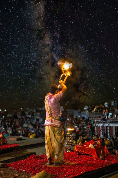 Ganga Aarti Varanasi, Creative Frames, Cultural Aesthetic, Feather Background, Spiritual Photos, Sanatan Dharma, Indian Bridal Photos, Hindu Culture, India Culture