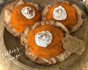 Lutherslounge - Etsy Faux Pumpkin Pie, Primitive Bowl Fillers, Decorative Bowl Filler, Cinnamon Apple Pie, Primitive Pumpkin, Candle Tart, Pumpkin Pies, Faux Pumpkins, Favorite Pie