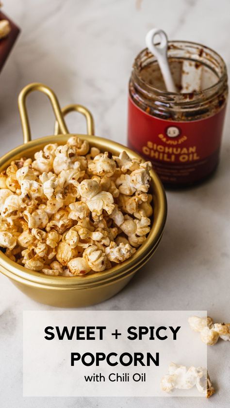 Small gold bowl filled with sweet and spicy popcorn with bottle of chilli oil next to it Sweet And Spicy Popcorn, Spicy Popcorn Recipes, Chili Popcorn, Popcorn Seasoning Recipes, Vegetarian Appetizers Easy, Spicy Popcorn, Popcorn Recipes Easy, Hot Chili Oil, Chili Oil Recipe