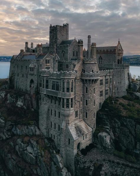 The Castle And Chapel On St Michael's Mount, A Tidal Island In Mount's Bay, Cornwall, England, Which Have Been The Home Of The St Aubyn Family Since Approximately 1650 St Michael's Mount, Old Castle, Castle Tower, Cornwall England, Beautiful Castles, A Castle, Medieval Castle, St Michael, Abandoned Places